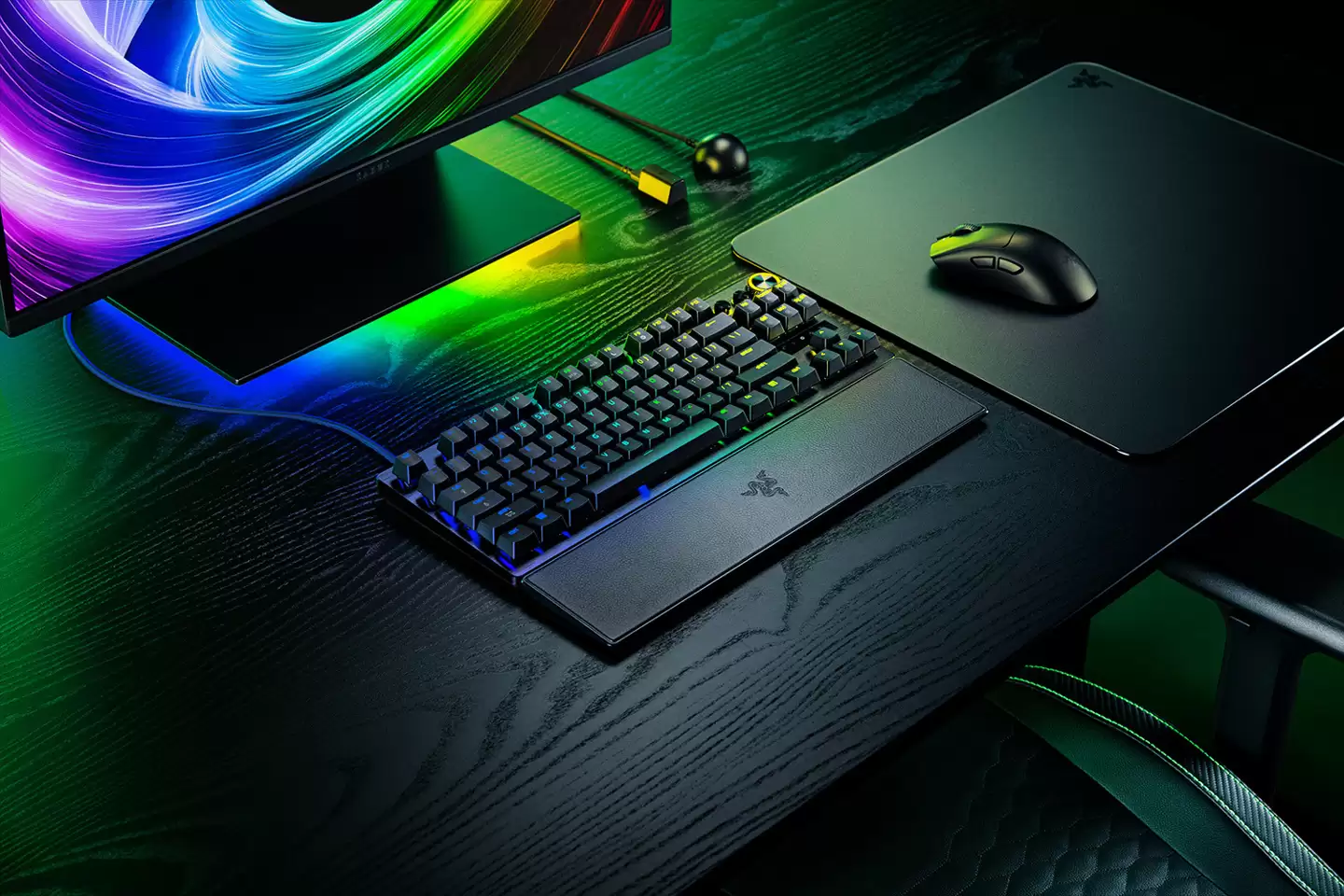 1999 元雷蛇猎魂光蛛 V3 专业版 8KHz 系列键盘发布：第二代 Razer 模拟光轴，人造皮革腕托 + 双色注塑 PBT 键帽