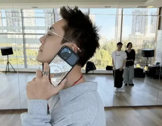 陈伟霆换机数据迁移引热议：铁盒法成提速妙招