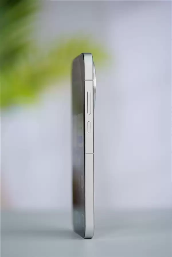 全球首发理光GR影像！真我GT8 Pro图赏