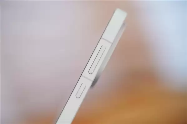 行业第一块165Hz高刷高分屏!一加15图赏