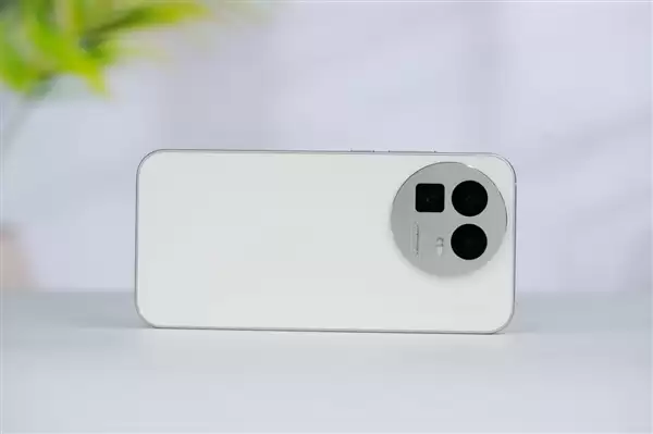 全球首发理光GR影像！真我GT8 Pro图赏