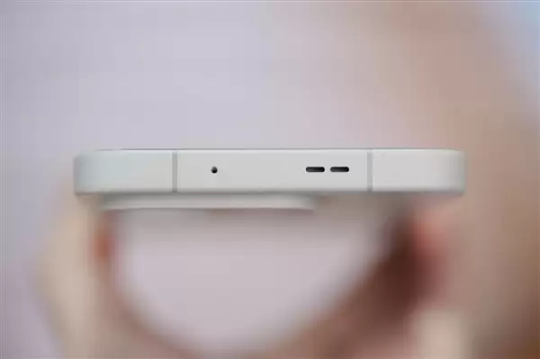 行业第一块165Hz高刷高分屏!一加15图赏