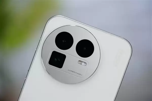 全球首发理光GR影像！真我GT8 Pro图赏