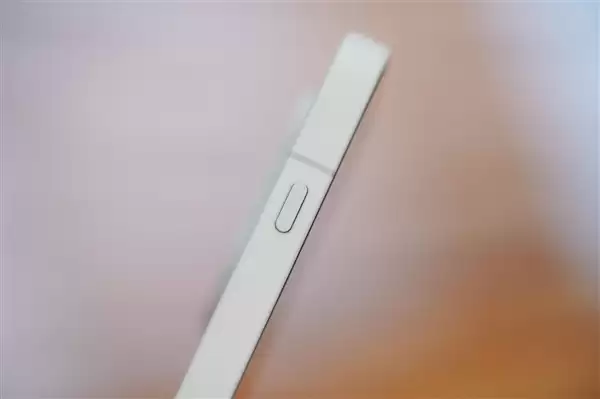 行业第一块165Hz高刷高分屏!一加15图赏