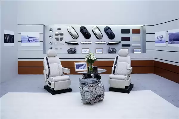 全尺寸旗舰SUV、国产“迈巴赫GLS”!岚图泰山内饰官图公布