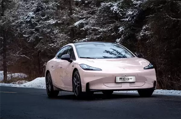 15万买中型纯电性能轿跑!广汽昊铂GT全新Lite版上市