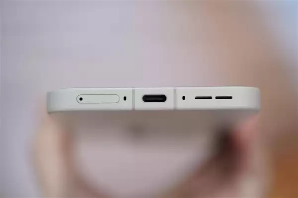 行业第一块165Hz高刷高分屏!一加15图赏