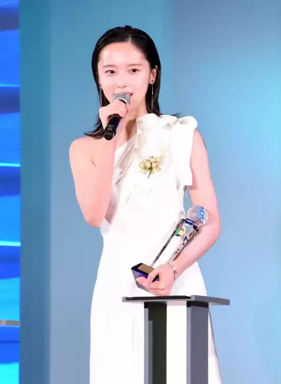 薄野实习生获东京电视剧大奖,加藤小夏深情致敬北海道情怀