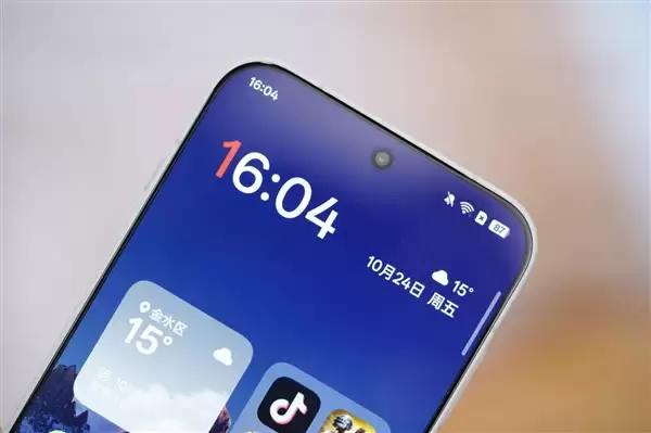 行业第一块165Hz高刷高分屏!一加15图赏