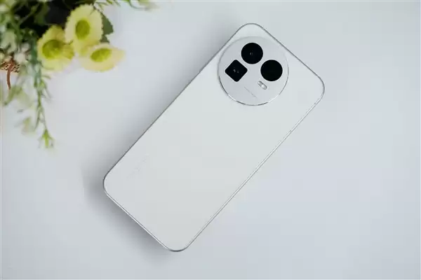 全球首发理光GR影像！真我GT8 Pro图赏