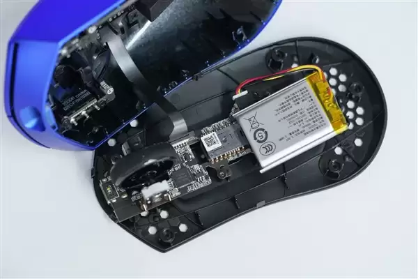 质感金属漆涂装！雷柏VT7二代系列鼠标图赏