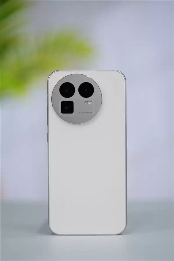 全球首发理光GR影像！真我GT8 Pro图赏