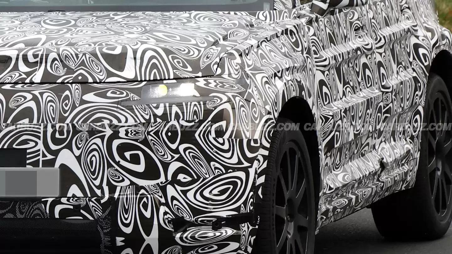 路虎卫士 80 原型车曝光：硬派风格、800V 平台、350kW 快充