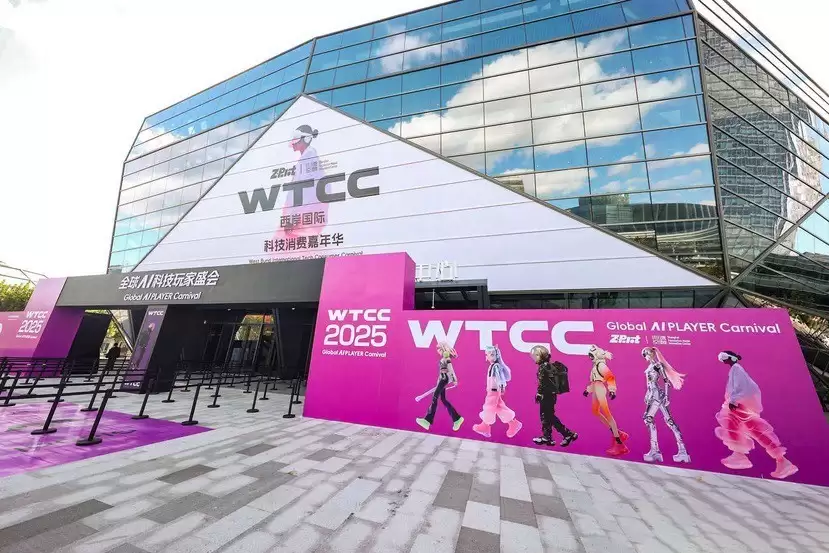 AI陪伴走进现实！数伴Dipal D1亮相WTCC，引爆年轻人打卡热潮