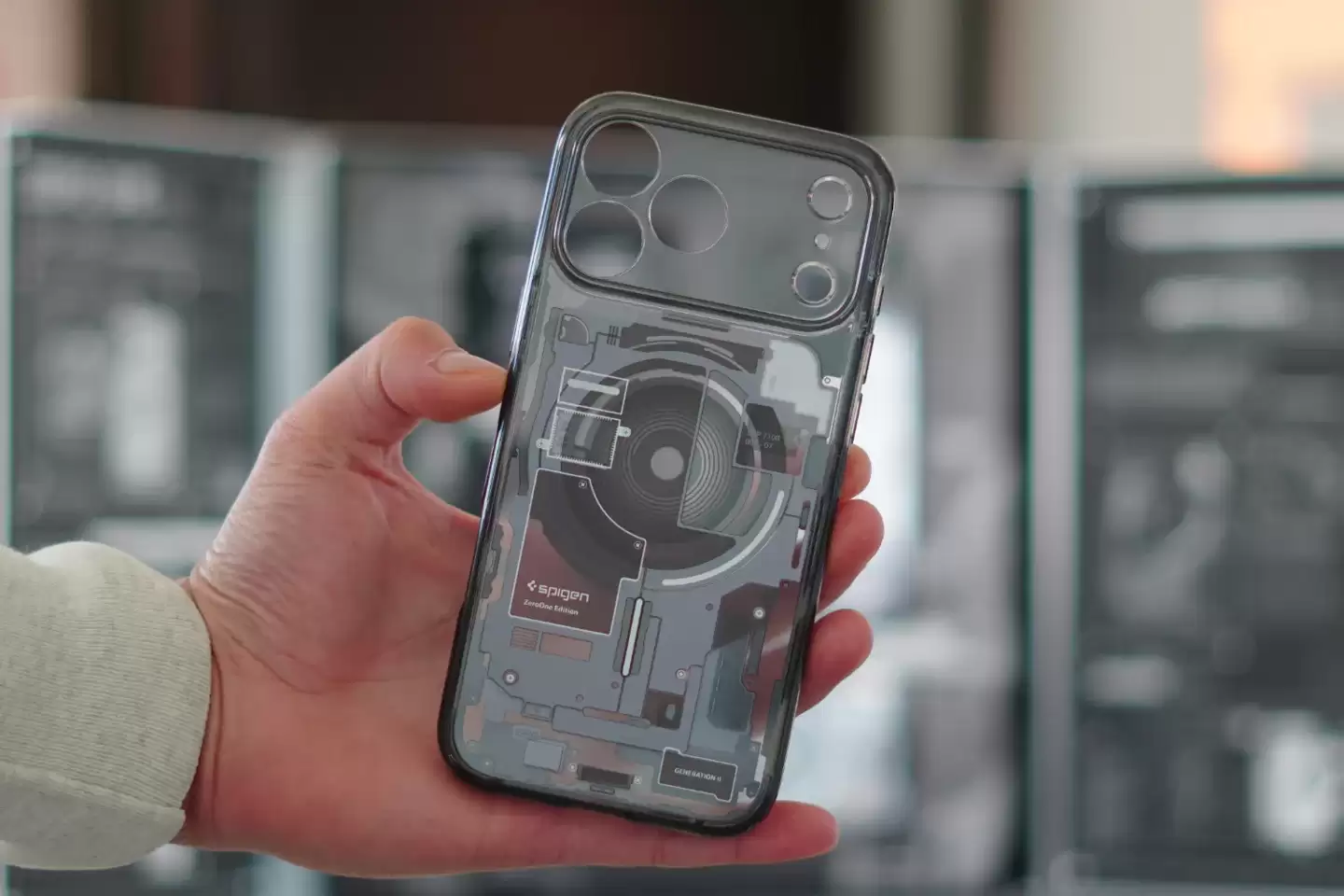 Spigen 推出 Zero:One 手机壳，让 iPhone 17 系列秒变“透明探索版