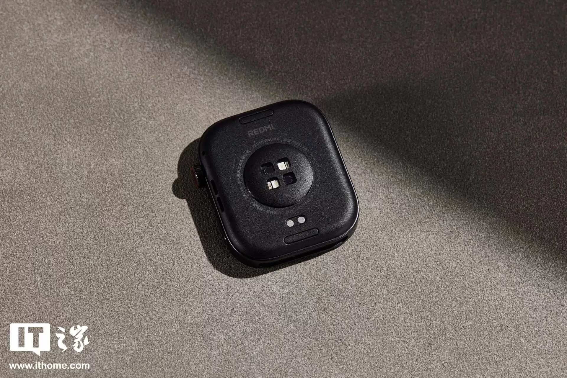 【IT之家开箱】小米 REDMI Watch 6 智能手表实拍：彩色 AOD、铝合金中框