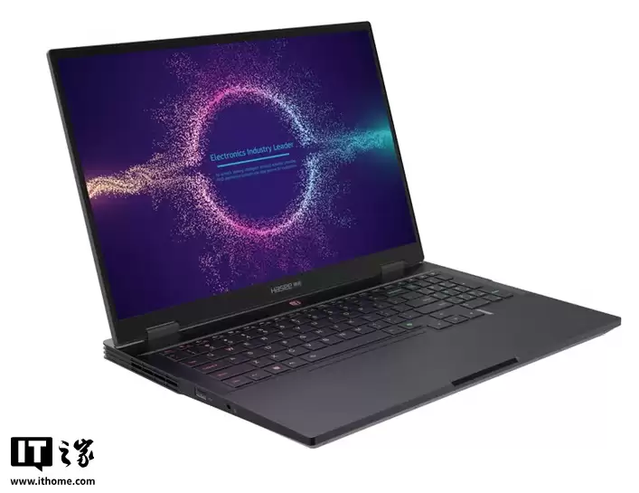 7999 元起神舟战神 T8 Plus 笔记本电脑发布:RTX 5060、180Hz 屏、内吹散热