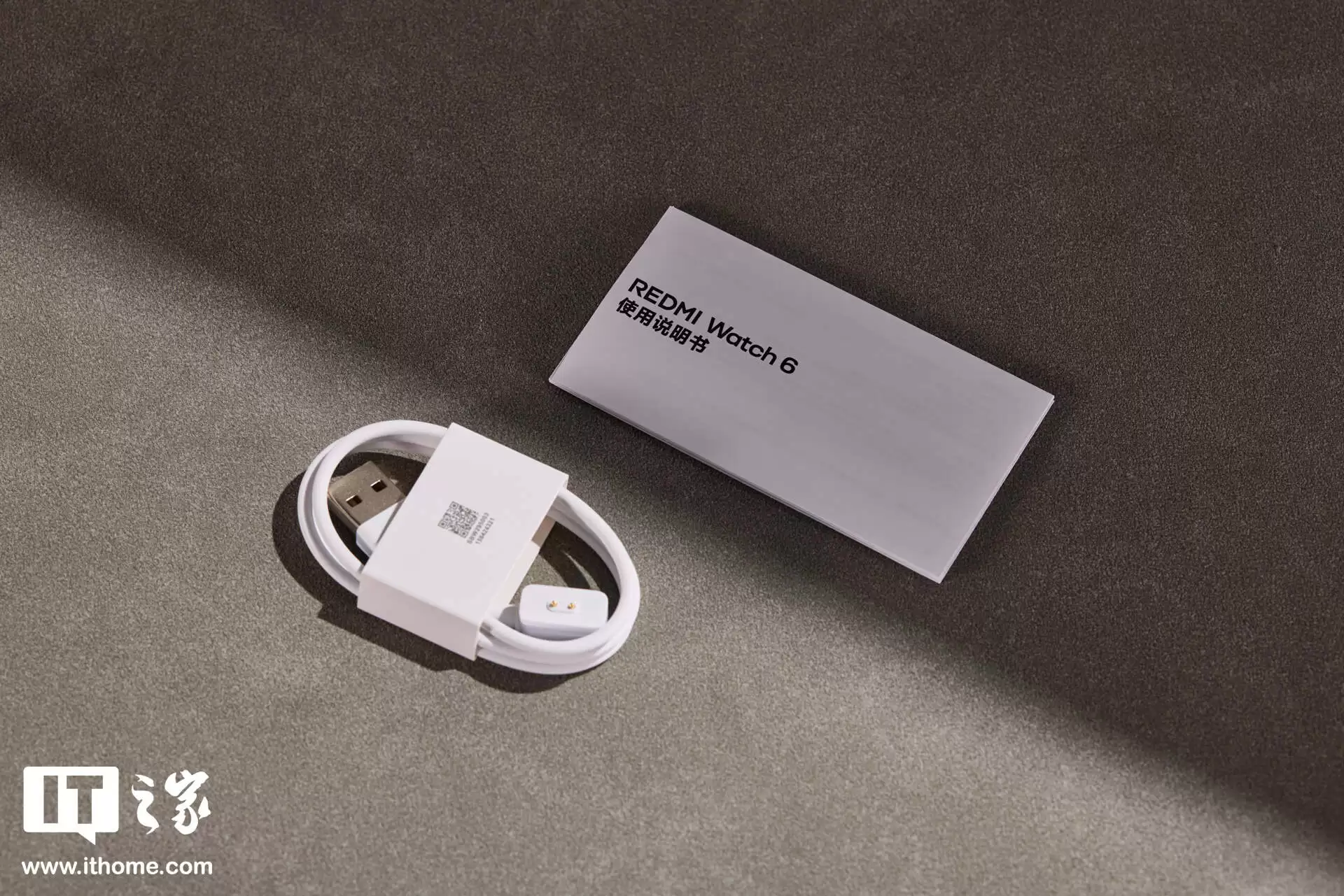 【IT之家开箱】小米 REDMI Watch 6 智能手表实拍：彩色 AOD、铝合金中框