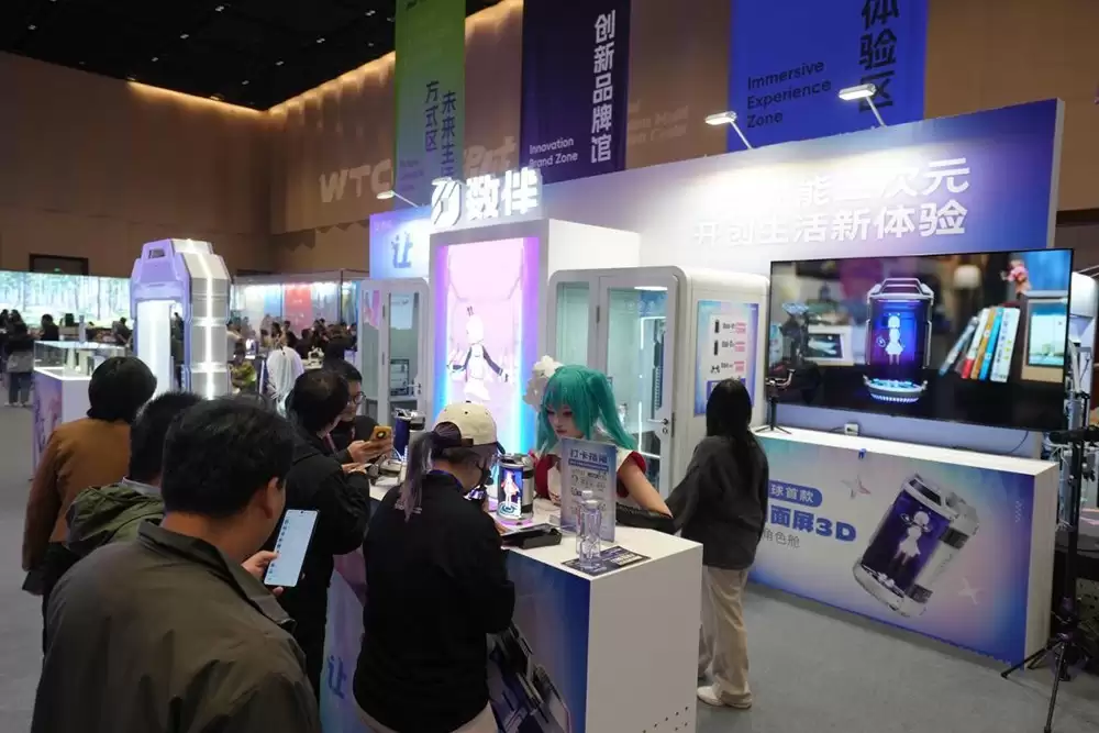 AI陪伴走进现实！数伴Dipal D1亮相WTCC，引爆年轻人打卡热潮