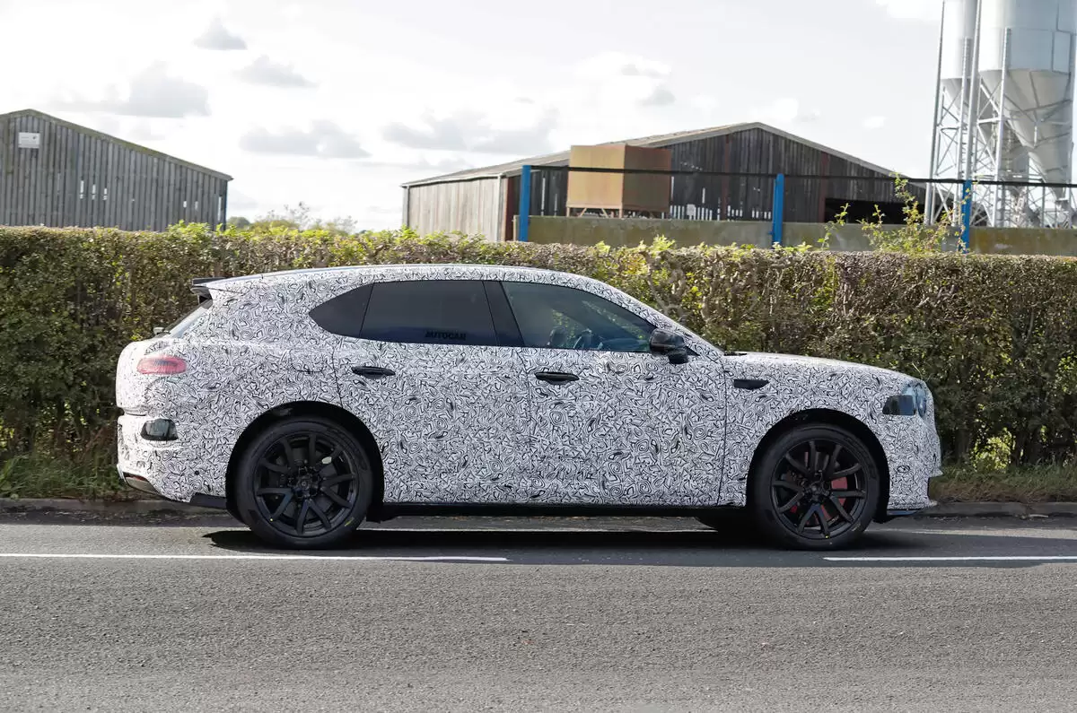 宾利 11 月 5 日公开其首款纯电 SUV 细节，WLTP 工况预估约 560 公里