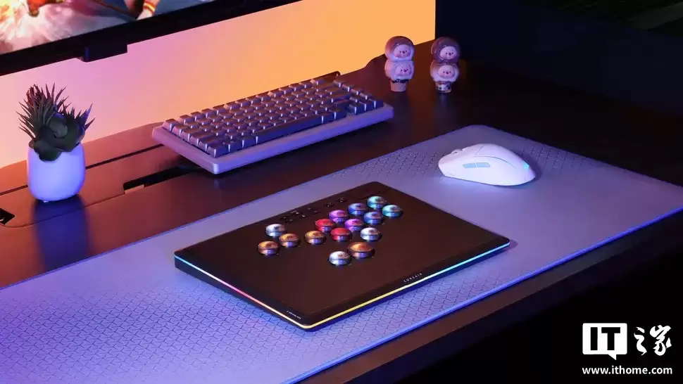 海盗船首款无摇杆格斗游戏手台 Novablade Pro 发布：支持三模连接，通过索尼 PS 授权