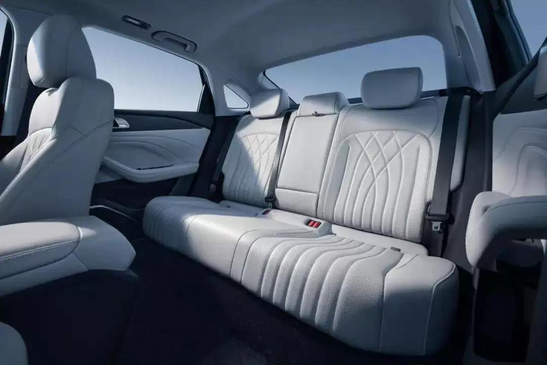 吉利银河星愿6内饰