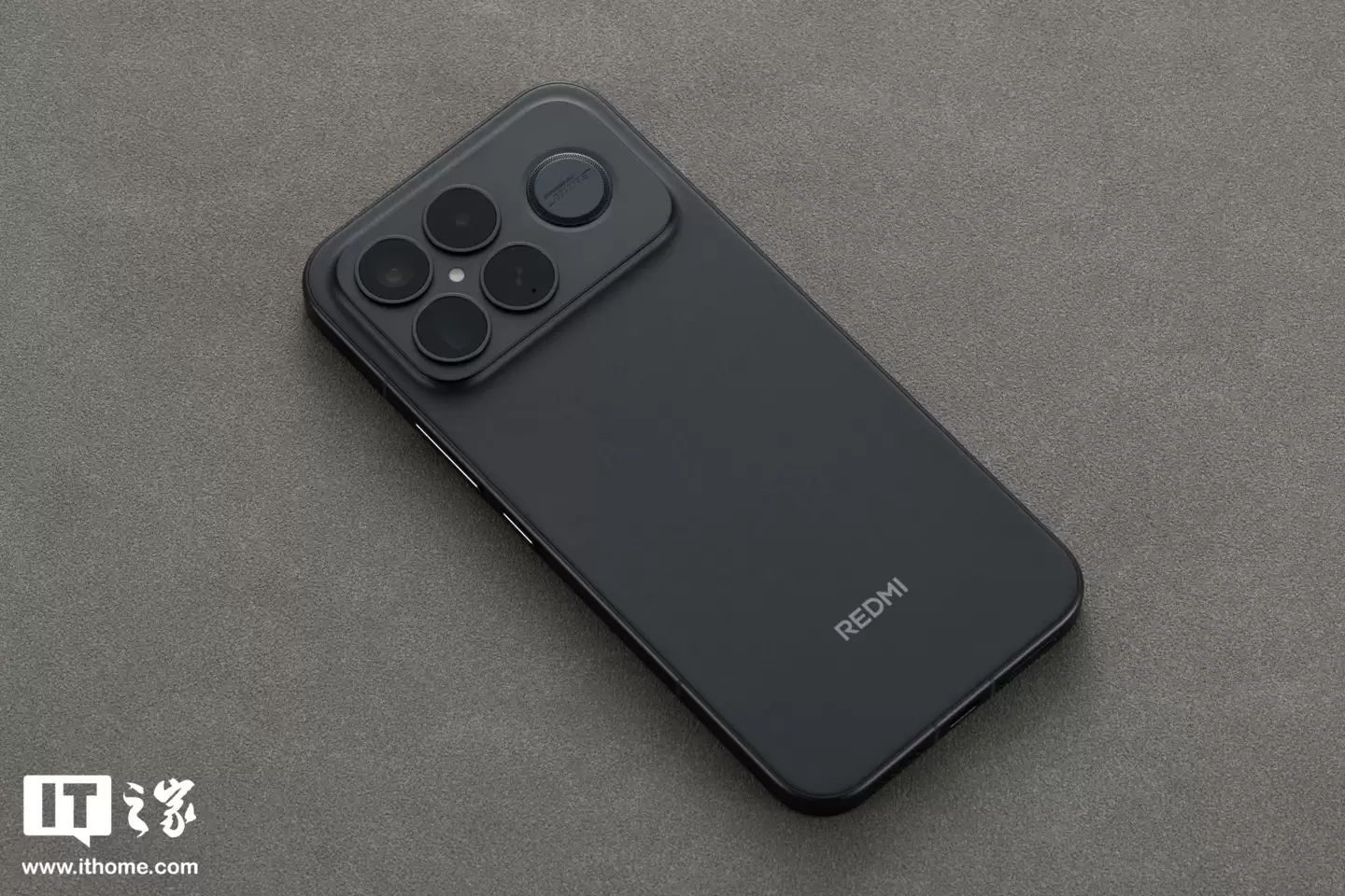 【IT之家开箱】Redmi K90 Pro Max 黑色款手机图赏：全新设计语言，质感出众