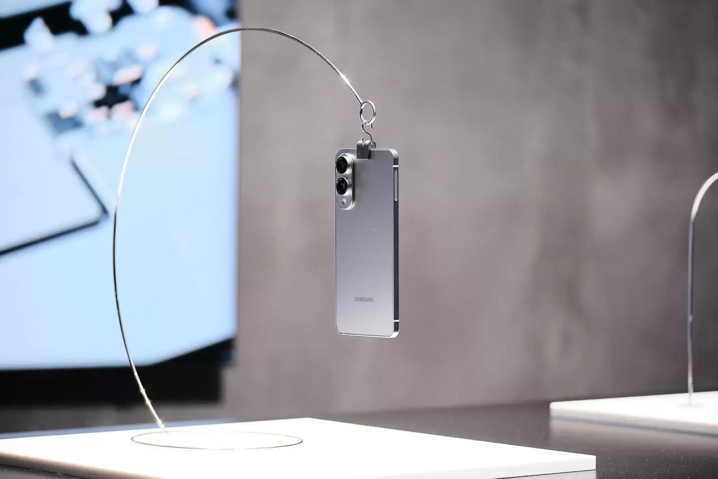 Galaxy S26 Edge 没被砍掉?消息称三星内部正酝酿一款更轻薄新机,开发进度晚于系列其它产品