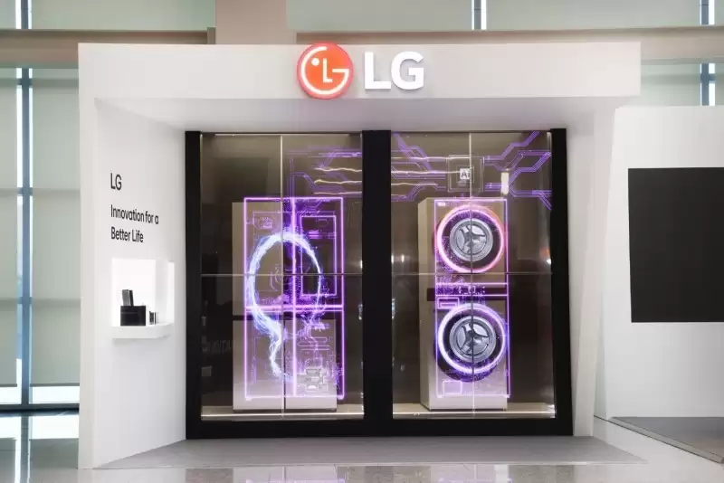 LG电子以透明OLED电视打造动态媒体艺术吊灯，惊艳亮相APEC 2025