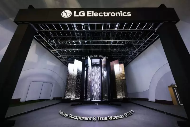 LG电子以透明OLED电视打造动态媒体艺术吊灯，惊艳亮相APEC 2025