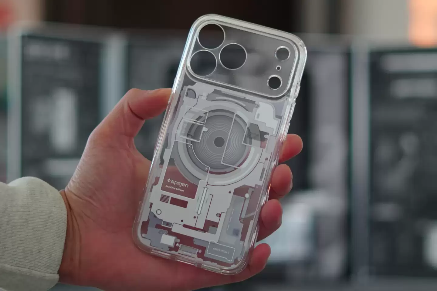 Spigen 推出 Zero:One 手机壳，让 iPhone 17 系列秒变“透明探索版