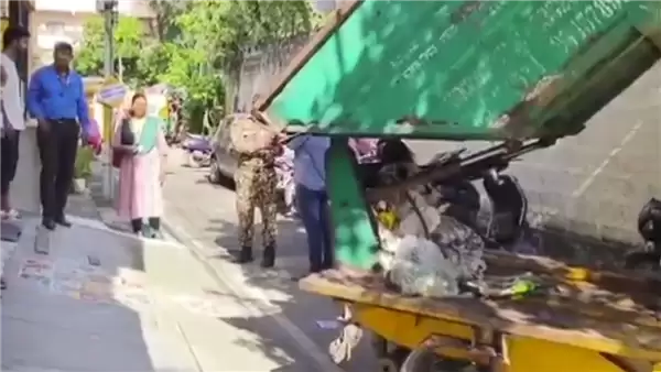 把垃圾被送回去乱扔垃圾人家门口 印度以毒攻毒羞辱惯犯