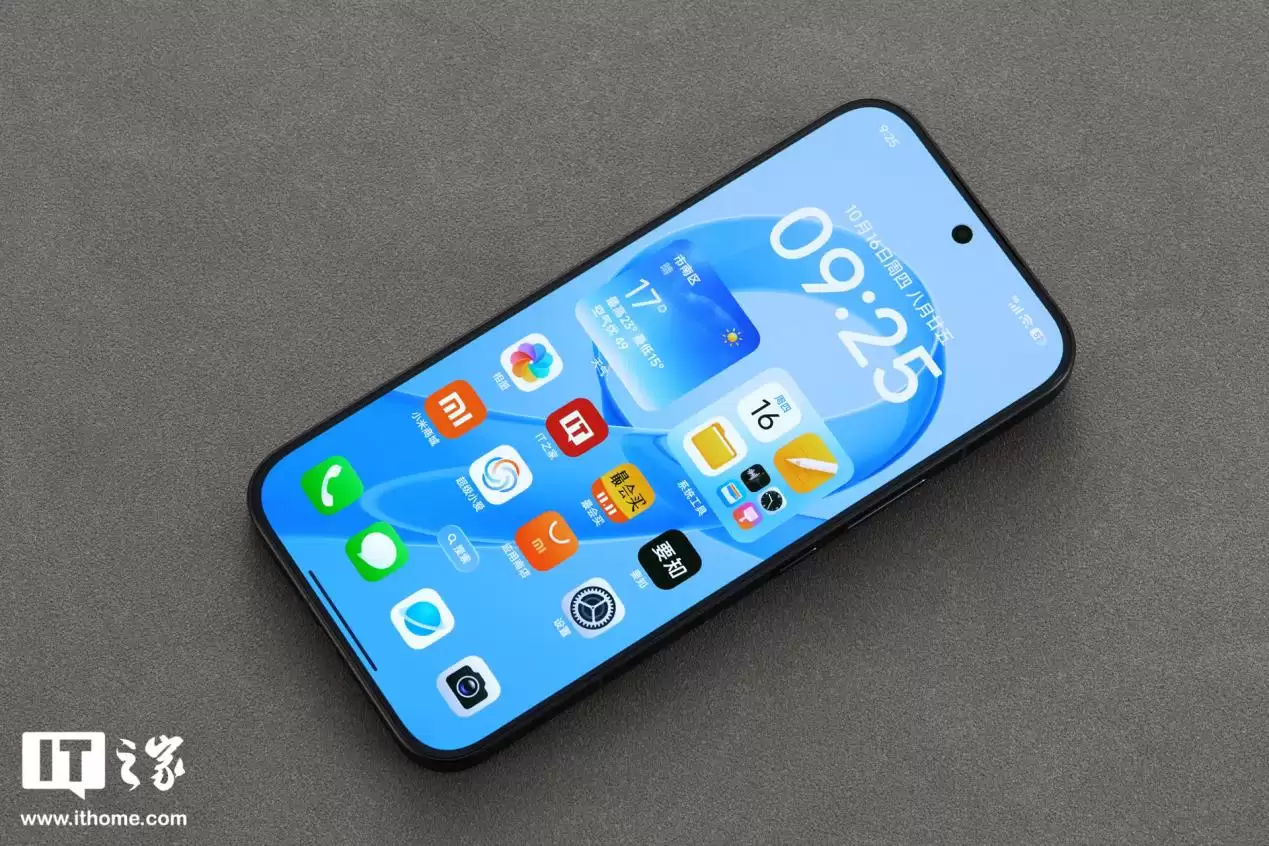 【IT之家开箱】Redmi K90 Pro Max 黑色款手机图赏：全新设计语言，质感出众