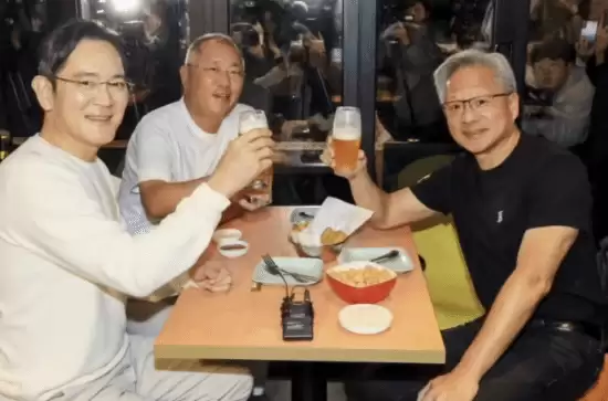 黄仁勋李在镕郑义宣首尔夜聚炸鸡啤酒引热议