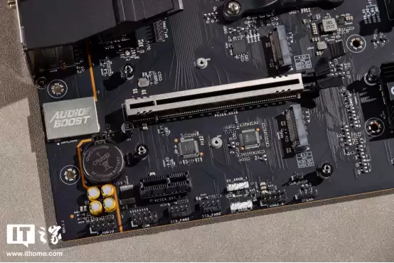 【IT之家开箱】影驰联盟B650M Wi-Fi 黑武士 PLUS主板图赏：硬核「黑武士」再临