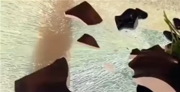 西安火锅店回应空中座位玻璃碎裂：玻璃共有5层 仅表面碎裂