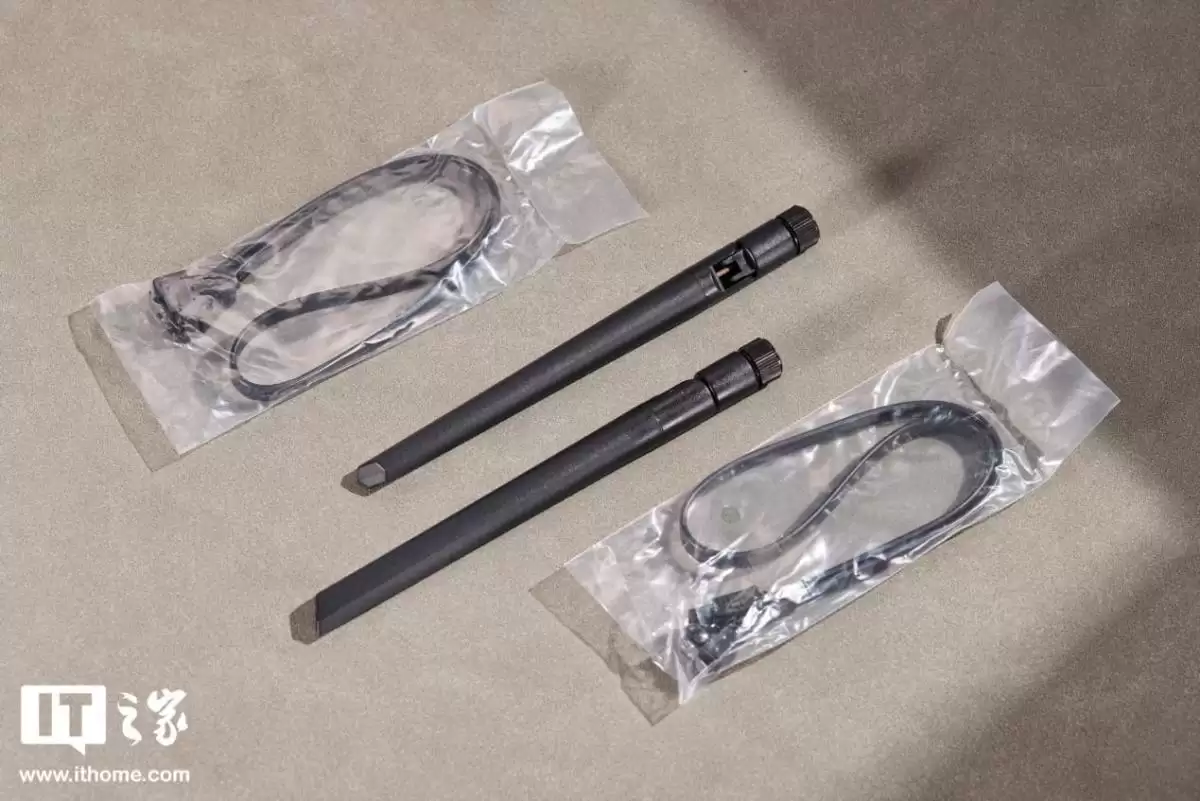 【IT之家开箱】影驰联盟B650M Wi-Fi 黑武士 PLUS主板图赏：硬核「黑武士」再临