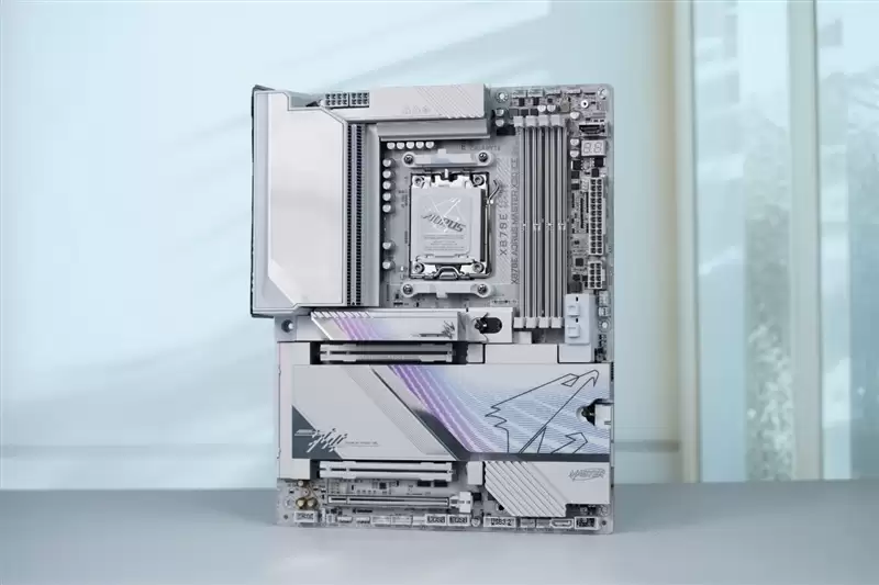 梦想中的性能神器!技嘉X870E AORUS MASTER X3D ICE深度评测:X3D技术再进化