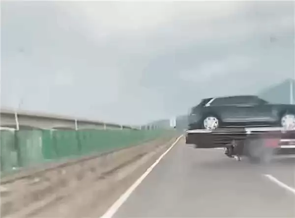 500多万的库里南托运途中翻车 车主代位求偿遭车险公司拒赔