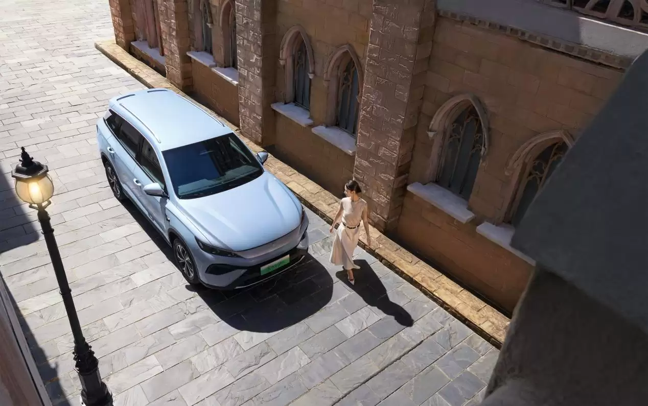 9.98万起，2026款宋LDM-i上市，纯电续航高达200km，标配云辇C！