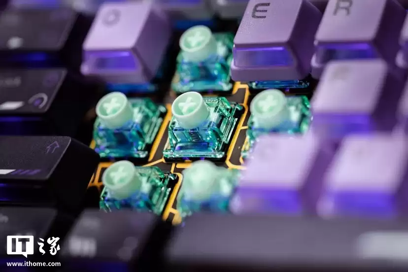 七彩虹推出星驰 87 系列磁轴键盘：MCL 魔毯悬浮架构、可选碧落星轴 / 佳达隆玉龙磁轴，549元起