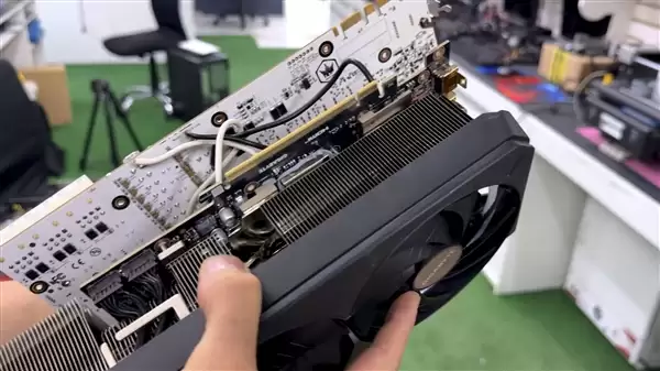 杂交显卡新玩法：GTX 1080 Ti修好了RTX 5070 Ti