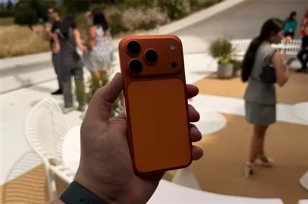 高通被抛弃！iPhone 18系列首发苹果自研基带C2