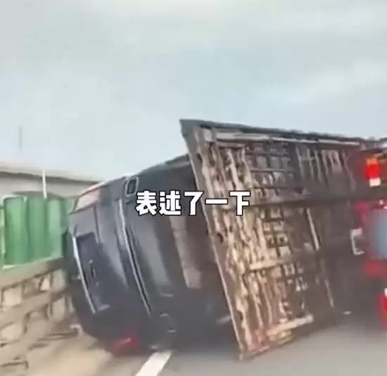 劳斯莱斯托运侧翻致损275万元 保险公司拒赔引争议