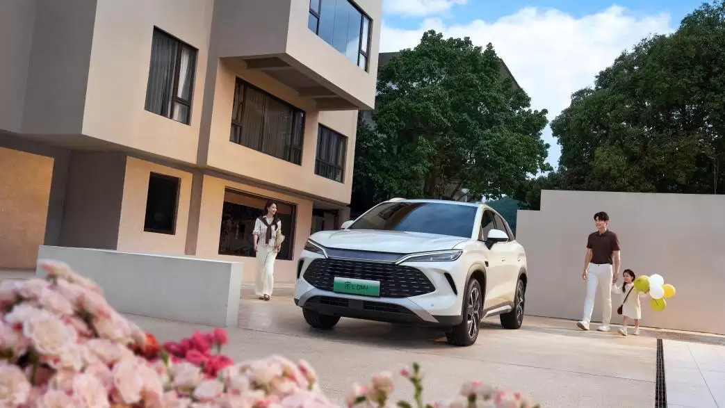 9.98万起，2026款宋LDM-i上市，纯电续航高达200km，标配云辇C！