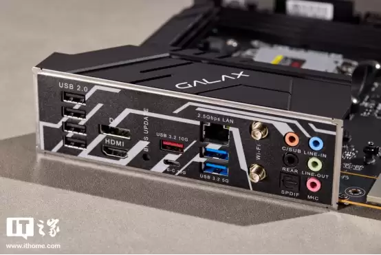 【IT之家开箱】影驰联盟B650M Wi-Fi 黑武士 PLUS主板图赏：硬核「黑武士」再临