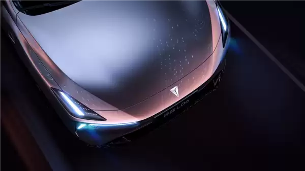 深蓝 L06全球首搭3nm座舱芯 邓承浩:汽车芯片要求已远超手机