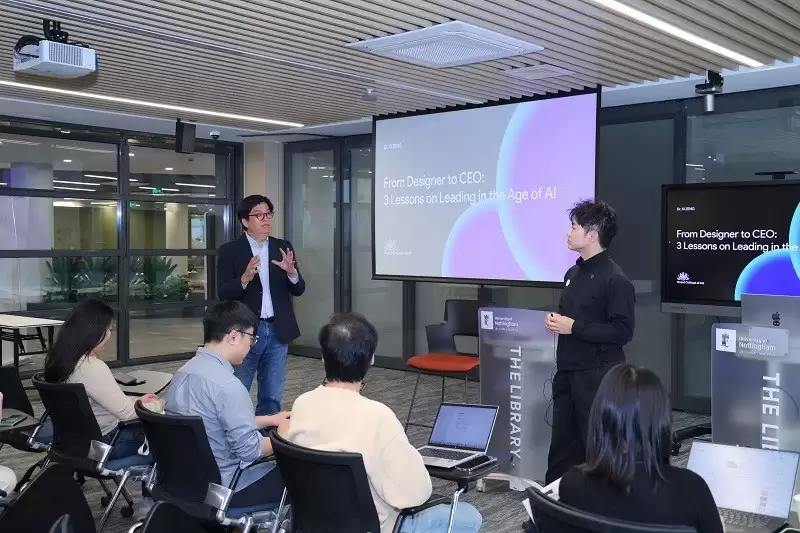 从设计师到CEO:曾熙博士在诺丁汉大学分享“AI时代的创造力与领导力”