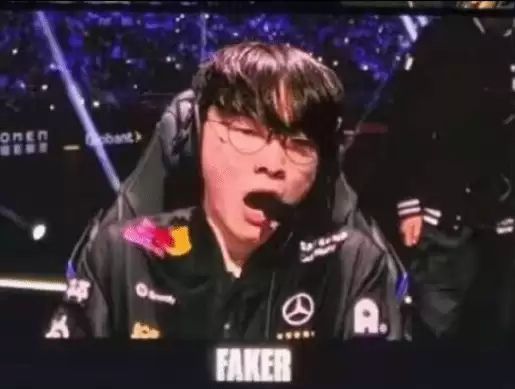 Faker哈欠引热议，T1横扫TES挺进S15决赛