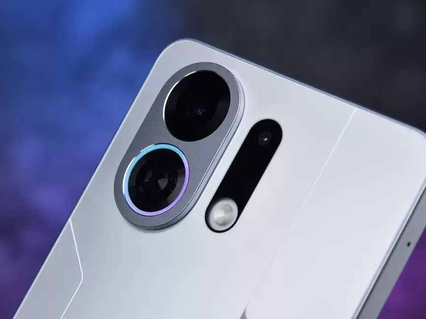 主动散热大电池，跟舍友开黑手机就得这么选